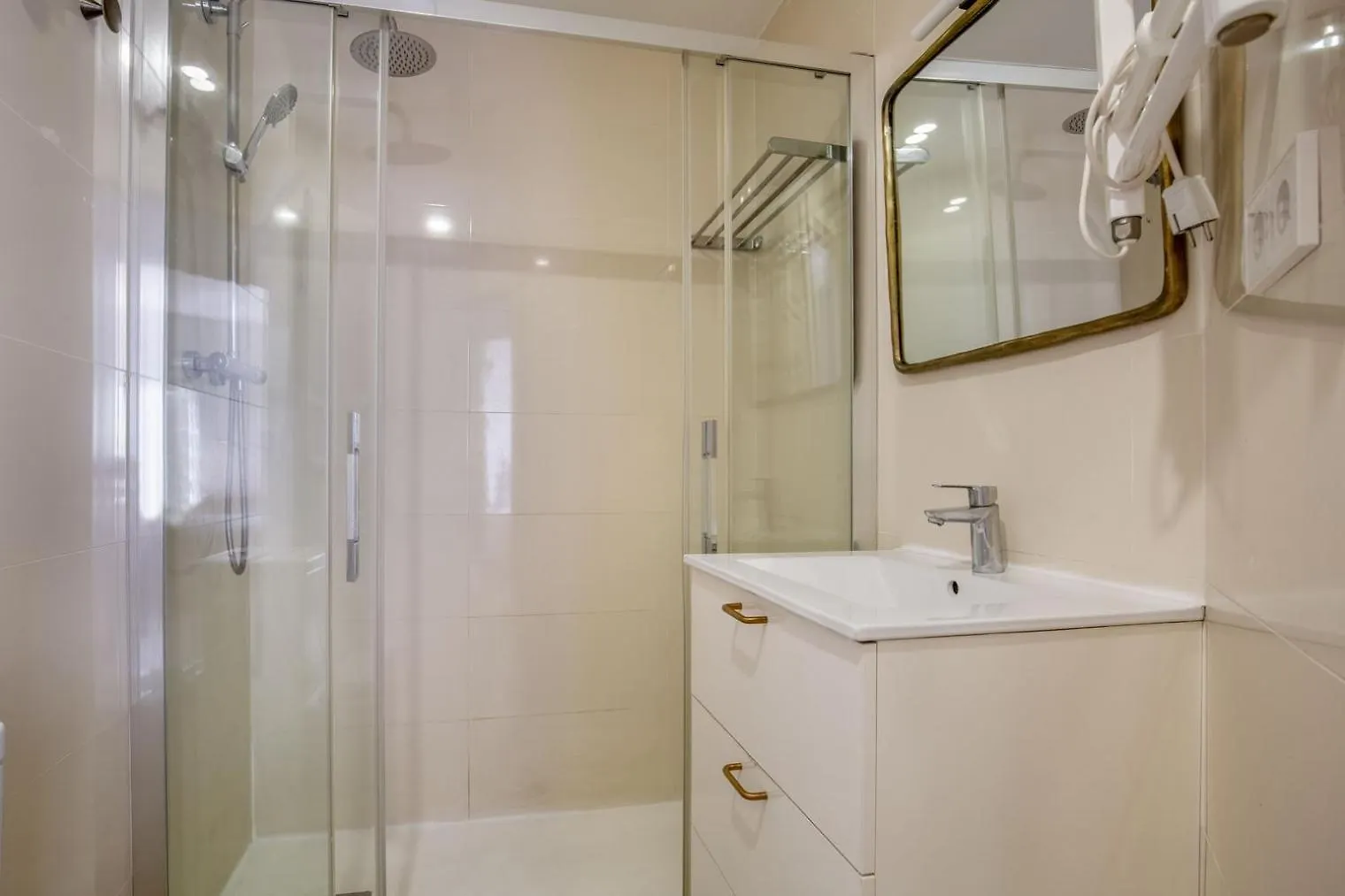 Apartmán Poble Sec 3Br W Balcony Mountain Views Bcn-109 Barcelona